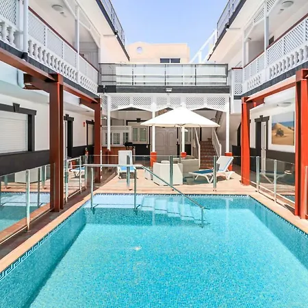 Arinaga Suites *