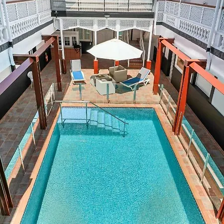 Arinaga Suites Hotel apartamentowy *